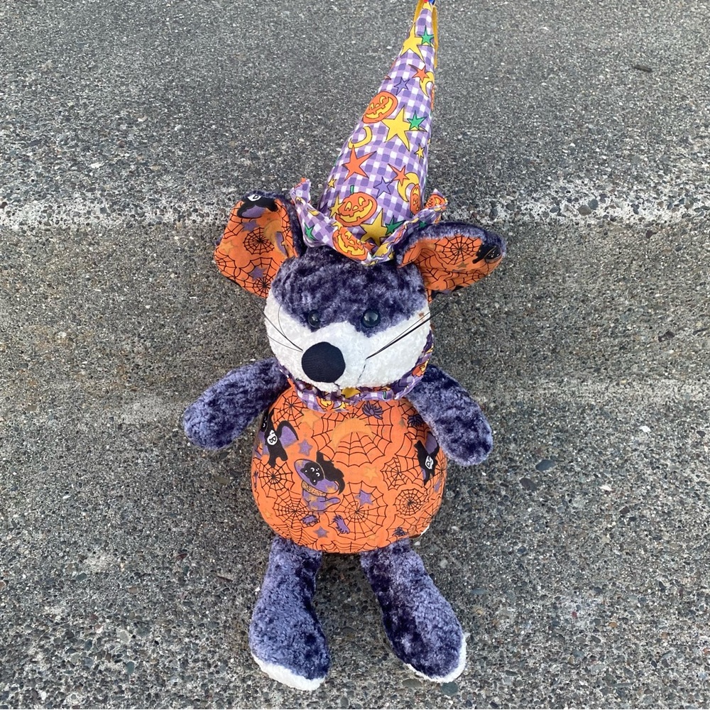 King plush 16” Halloween mouse with hat